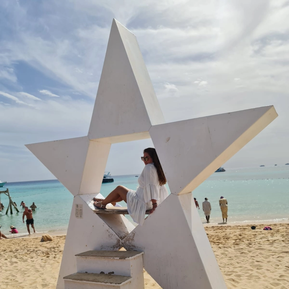 Hula Hula Island gallery image 2